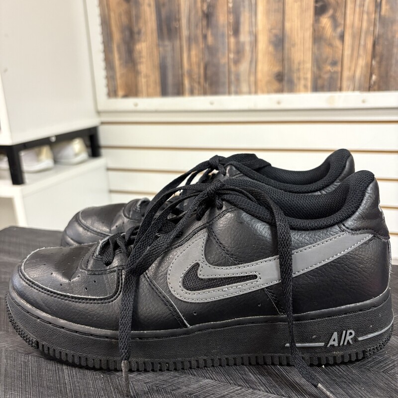 Black Nikes, Size: 7