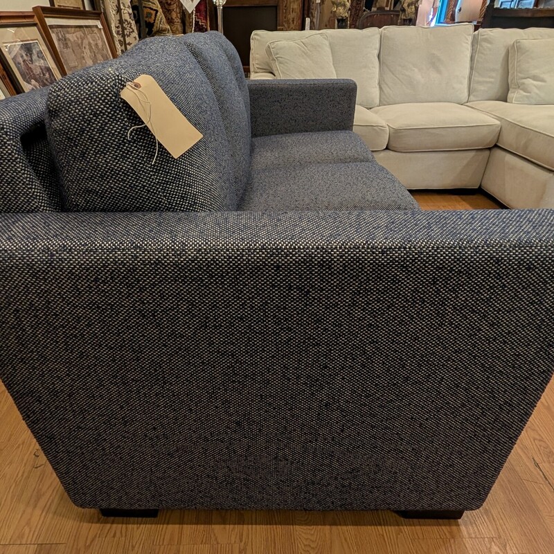 Room & Board Sleeper, Blue, QUEEN
81 x 38 x 36h