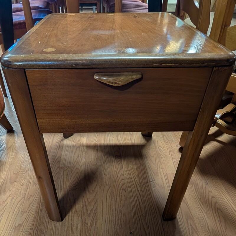 Lane Vtg Side Table, Drawer
21 x 27 x 22h