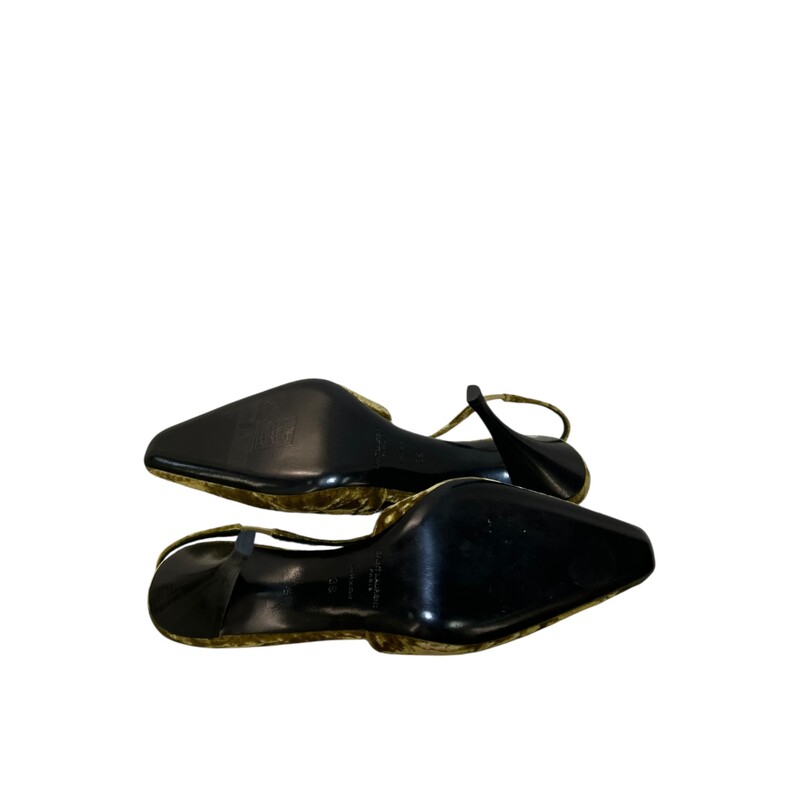 Saint Laurent Slingback Green Suede<br />
<br />
Size 38<br />
<br />
In very good condition. Light wear to the bottoms.<br />
<br />
Does not come with the original dust bag or box.