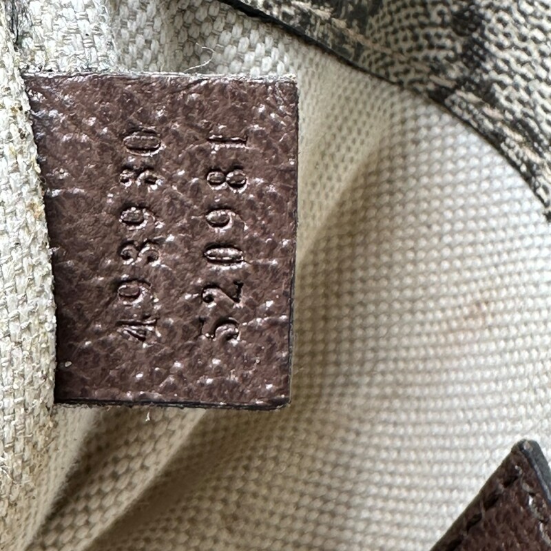 Gucci Neo Vintage Supreme Belt Bag<br />
<br />
Style Code: 493930 520981<br />
<br />
Dimensions: 9 L X 7 H inches<br />
<br />
In very good condition. Some interior wear.<br />
<br />
Does not come with original dust bag or box.