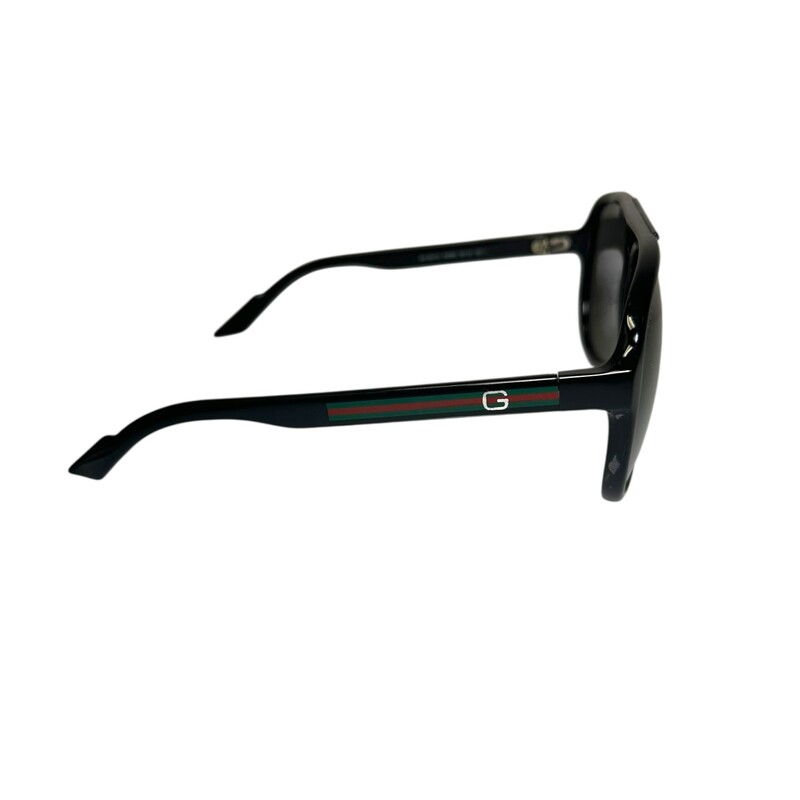 Gucci Round Aviator Sunglasses<br />
<br />
Style Code: GG1627S<br />
<br />
In fair  condition.Scratches on the lenses and frames.<br />
<br />
Does not come with original box or case.