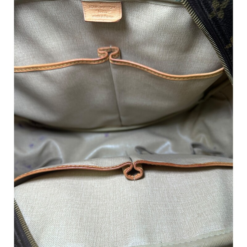 Louis Vuitton Deauville Monogram<br />
<br />
Dimensions:10.25 H x 13.75 L inches<br />
<br />
In very good condition. Some marks on the leather and some minor corner wear. Some interior marks.<br />
<br />
Does not come with original dust bag or box,