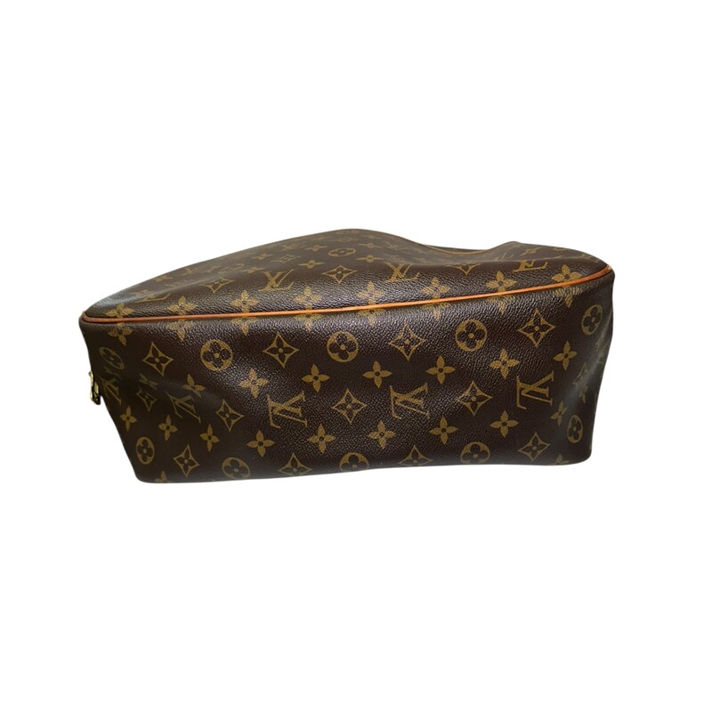 Louis Vuitton Deauville Monogram

Dimensions:10.25 H x 13.75 L inches

In very good condition. Some marks on the leather and some minor corner wear. Some interior marks.

Does not come with original dust bag or box,