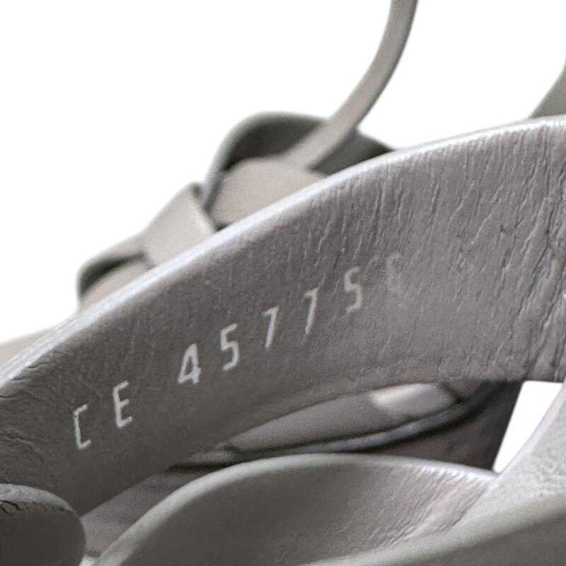 YSL Tribute Leather Grey Heels<br />
<br />
Size: 37.5<br />
<br />
Code: CE 457756<br />
<br />
In excellent condition.<br />
<br />
Does not come with the original dust bag or box.