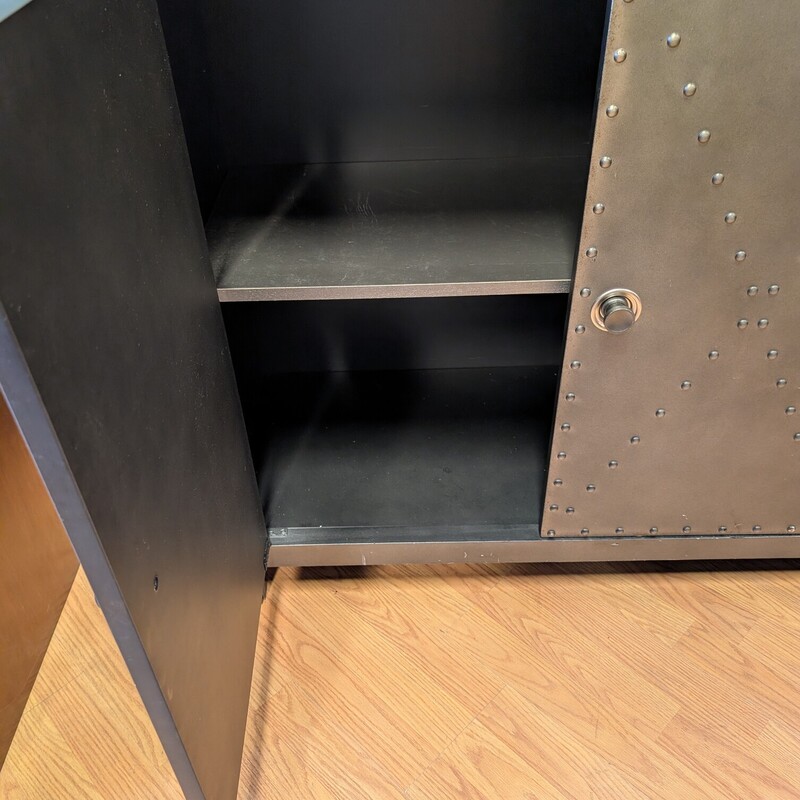 Rock Ridge Accent, 4 Door, 2 Shelf<br />
67 x 16 x 36h