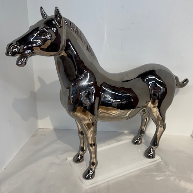 Horse On Acrylic Base
Silver Clear
Size: 19x15.5H