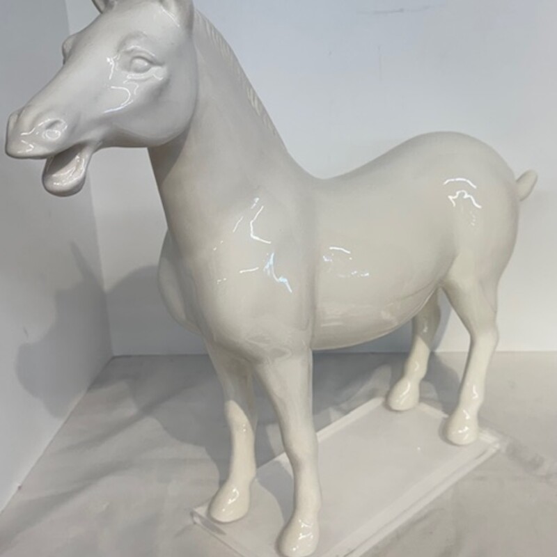 Horse On Acrylic Base
White Clear
Size: 19x15.5H