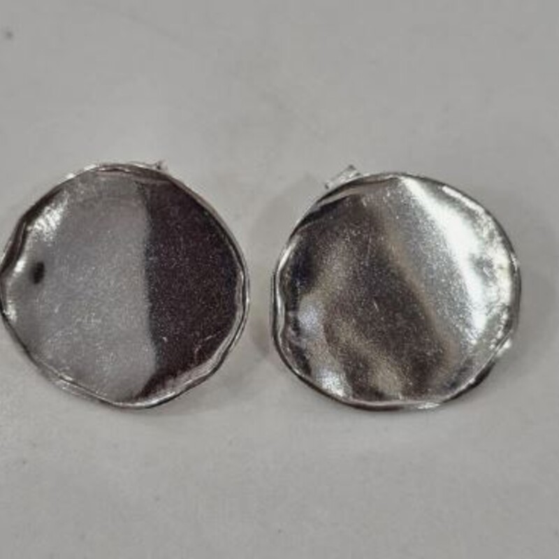 925 Silpada Flat Disk Post Earrings
Silver Size: 0.75 diameter
