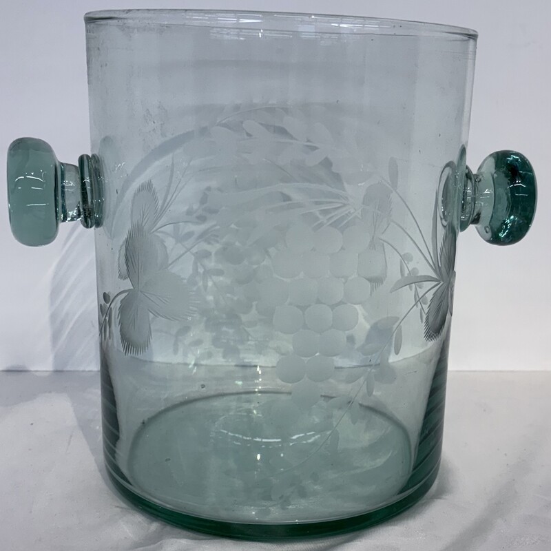 Handblown Etched Glass Ice Bucket
Light Green with Frosted Grapes Floral Glass
Size: 10x8H
NEW Retail 125+
