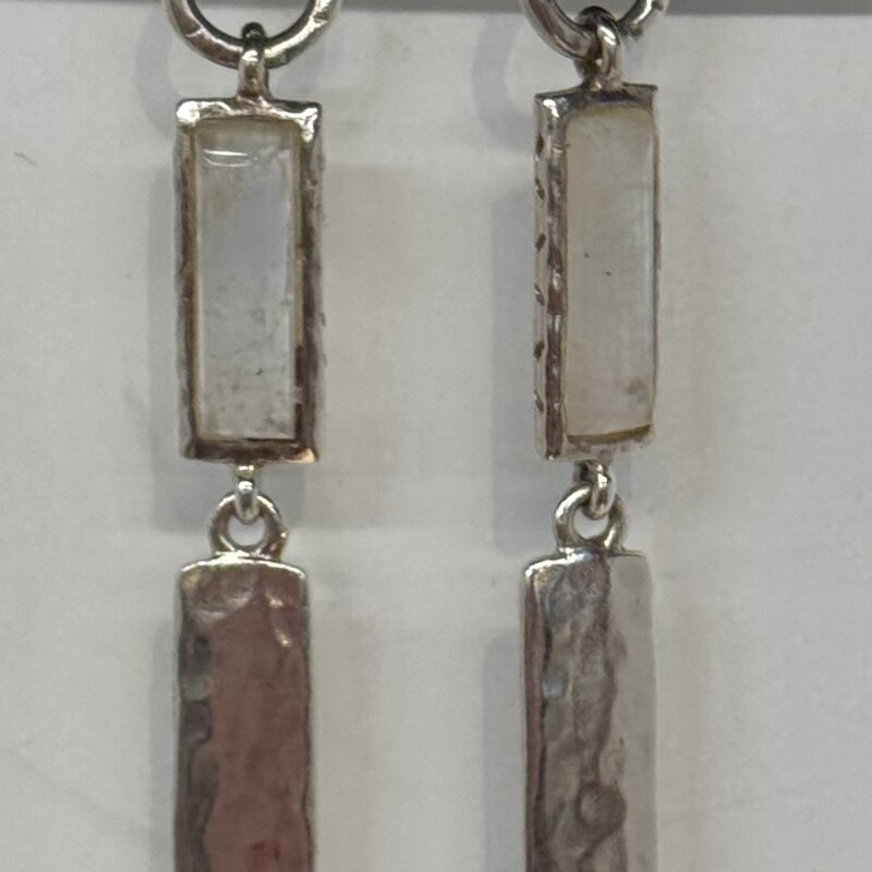 925 Silpada Prestige Dangle Earrings
Silver Iridescent Size: 3L