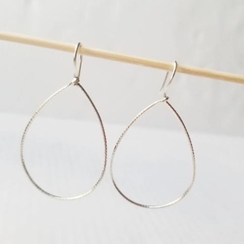 925 Silpada Oval Slimline Earrings
Silver Size: 2.5L