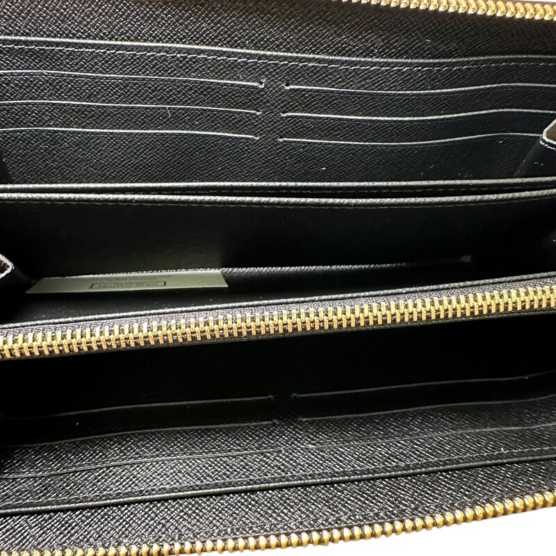 Louis Vuitton Monogram Giant Reverse Zippy Wallet<br />
<br />
Date Code:CA1290<br />
<br />
In very good condition. Minor marks on hardware.<br />
<br />
Comes with the original dust bag and box.