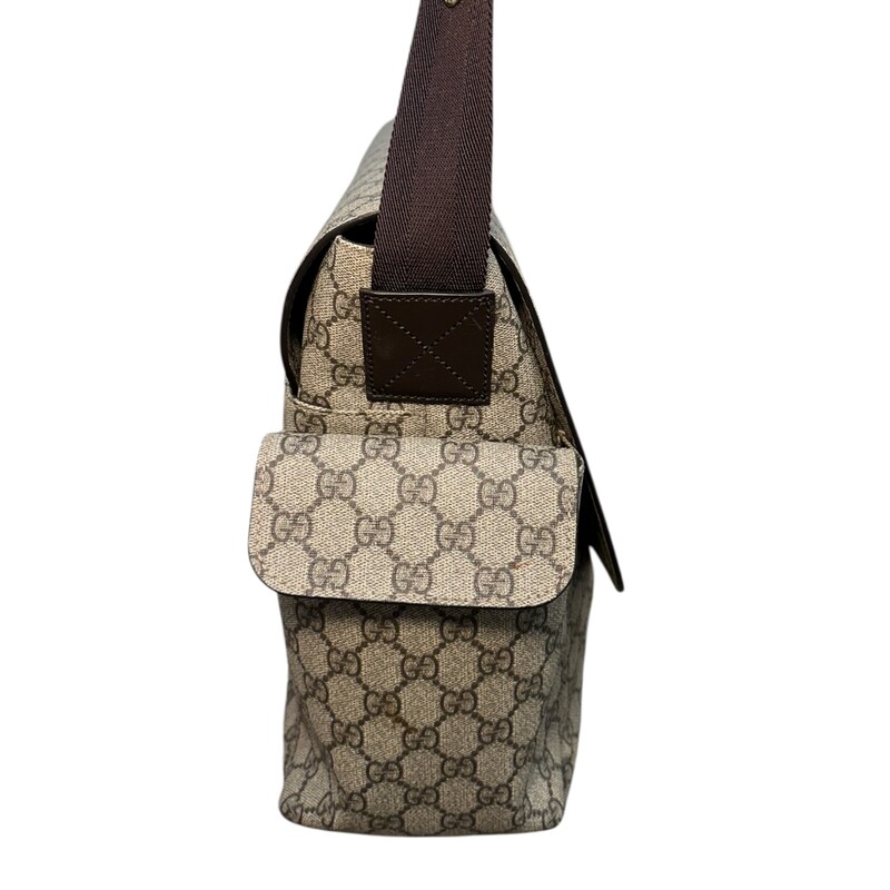Gucci Supreme Logo  Diaper Bag<br />
<br />
Style Code: 211131.520981<br />
<br />
Dimensions:17.3W x 11H x 5.5D<br />
<br />
In very good condition. Minor corner wear.<br />
<br />
Does not come with original dust bag or box.