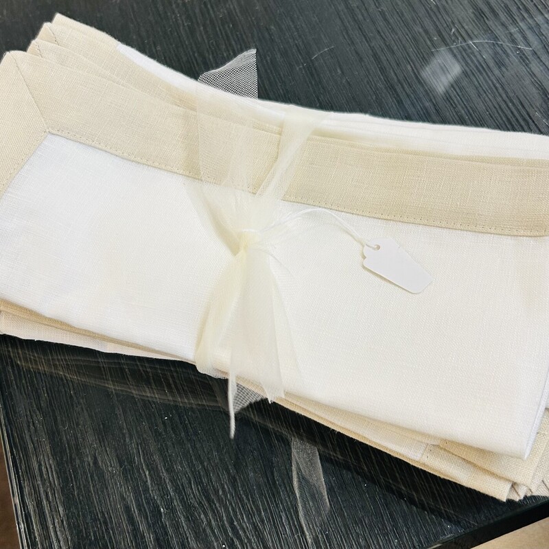 Set of 6 Bodrum Orta Napkins
White Tan
Size: 21 x 21L

The Bodrum Orta tan napkin combines the crispness of a white linen napkin with contrasting borders. 100% linen.  Made in Turkey.