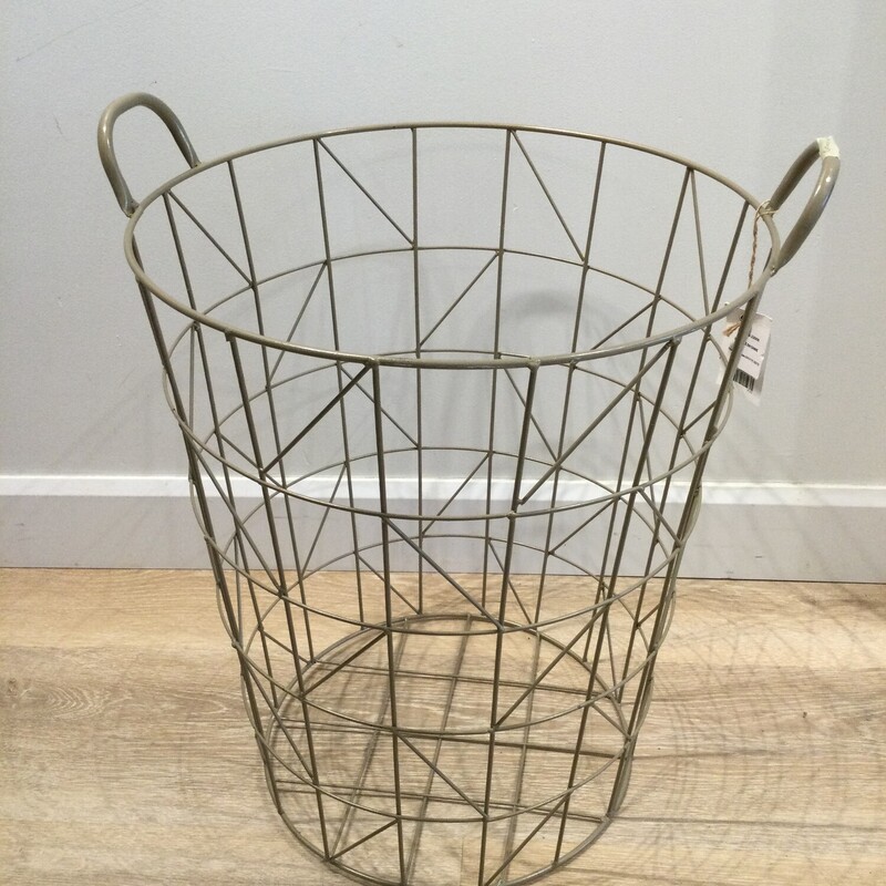 Handled Metal Basket,
Taupe,
Size: 24 X 19 In