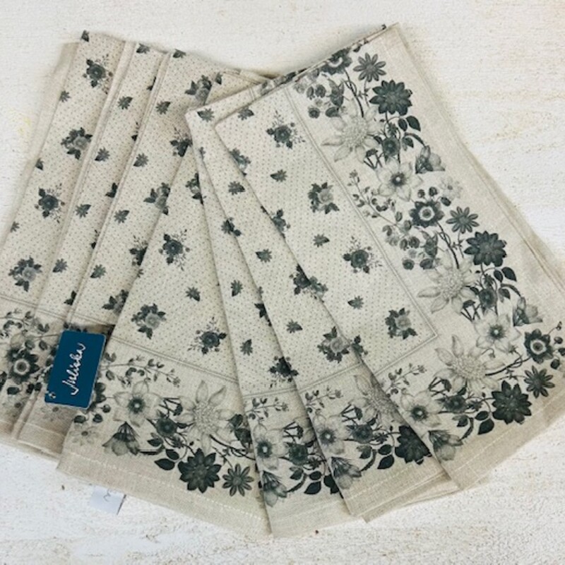 Set of 7Juliska Mirabelle Napkin
Grey Tan
Size: 22.5 x 22.5L

Retails $196