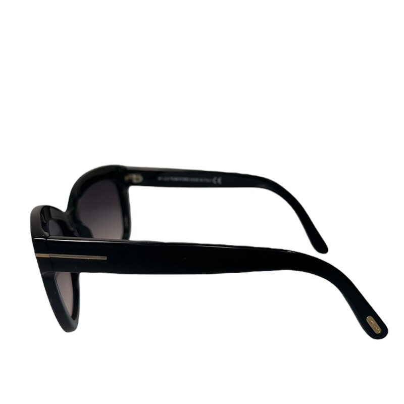 Tom Ford Alistar Sunglasses<br />
<br />
 Black<br />
<br />
 Size: OS<br />
 TF524<br />
In very good condition. Minor scratching.<br />
<br />
Comes with original case. No box.