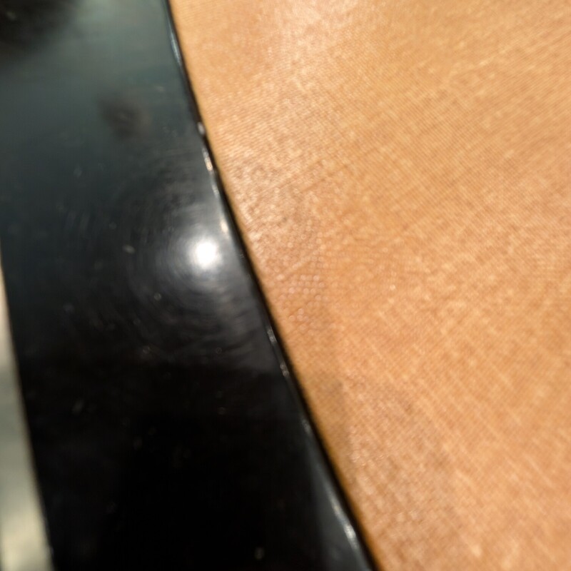 Henredon Blond Black Trim, Oval<br />
72 x 48<br />
Two 22w Leaves