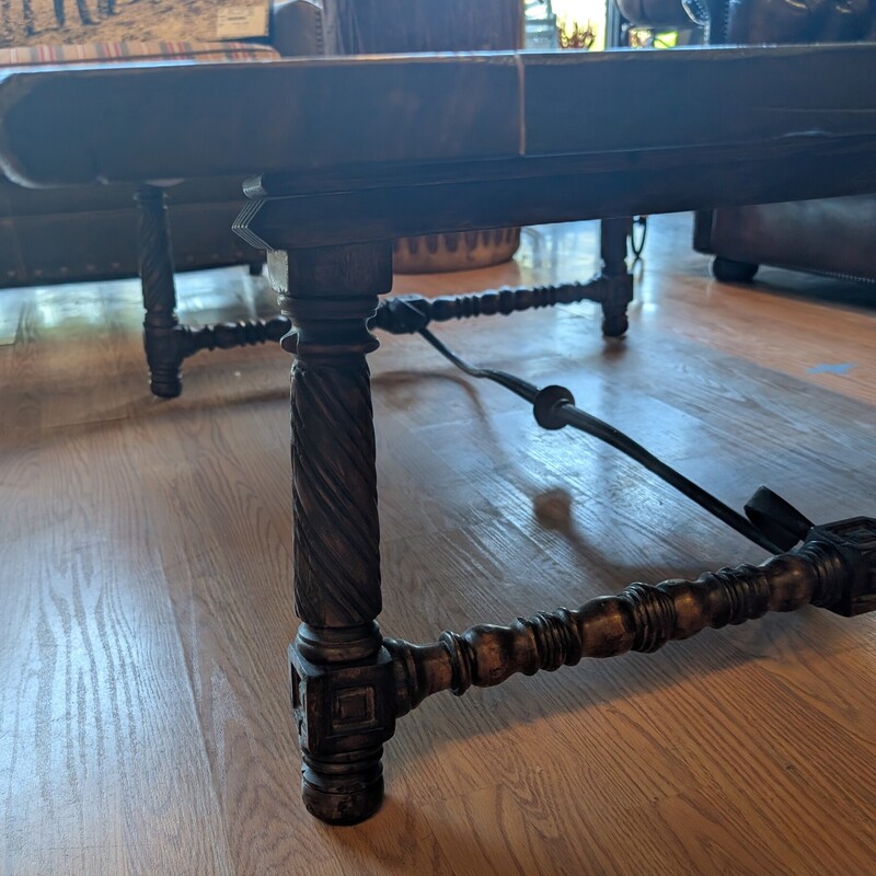 Distressed Wood Coffee<br />
59 x 43 x 17.5h