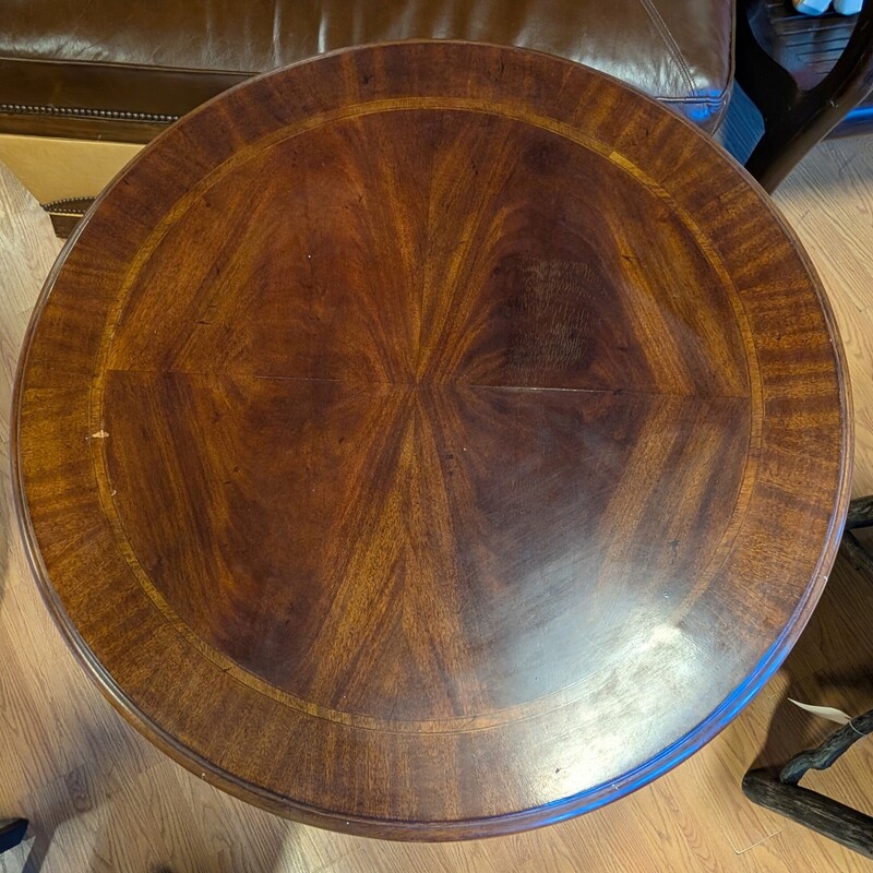 American Drew Side, Round, 2 Door<br />
27 Round x 28h