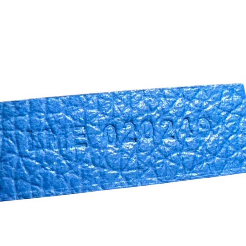 Goyardine St.Louis PM Tote with Pouch<br />
<br />
Serial Code: LME 020249<br />
<br />
Dimensions:<br />
Handle Drop: 6.75 in<br />
Height: 10.5 in<br />
Width: 19 in<br />
Depth: 5.75 in<br />
<br />
In excellent condition. Like new<br />
<br />
Comes with the original dust bag. No box.