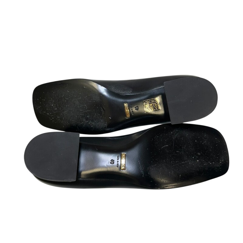 Gucci Black Leather Horsebit Block Pumps<br />
<br />
Size: 40<br />
<br />
In excellent condition. Some wear on bottoms<br />
<br />
Comes with the original dust bag. No box.