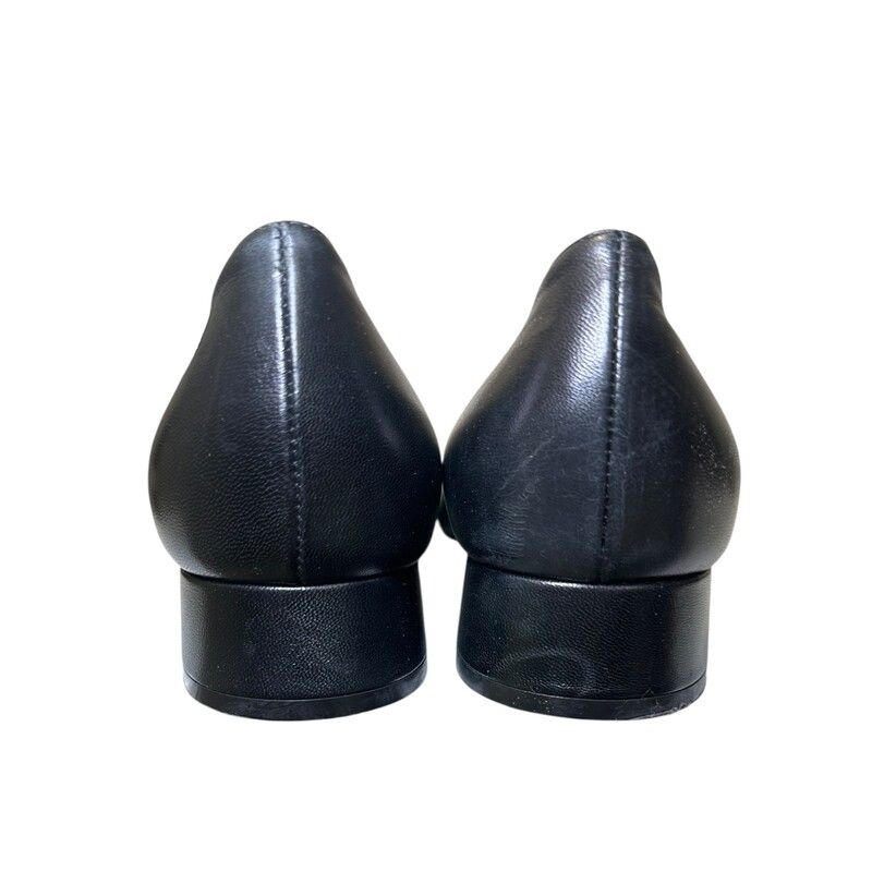 Gucci Black Leather Horsebit Block Pumps<br />
<br />
Size: 40<br />
<br />
In excellent condition. Some wear on bottoms<br />
<br />
Comes with the original dust bag. No box.