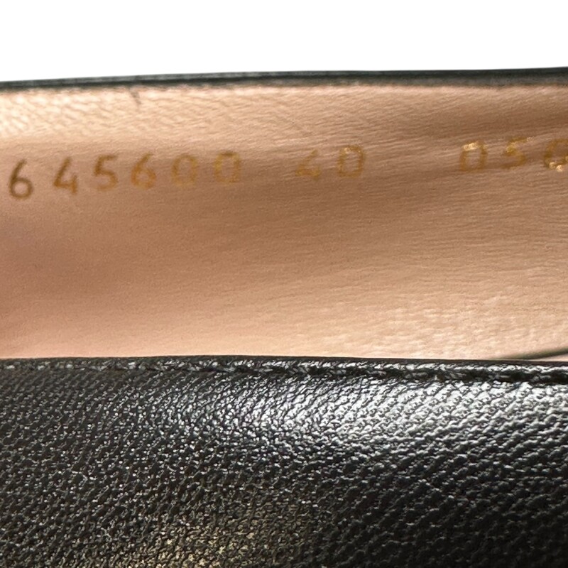 Gucci Black Leather Horsebit Block Pumps<br />
<br />
Size: 40<br />
<br />
In excellent condition. Some wear on bottoms<br />
<br />
Comes with the original dust bag. No box.