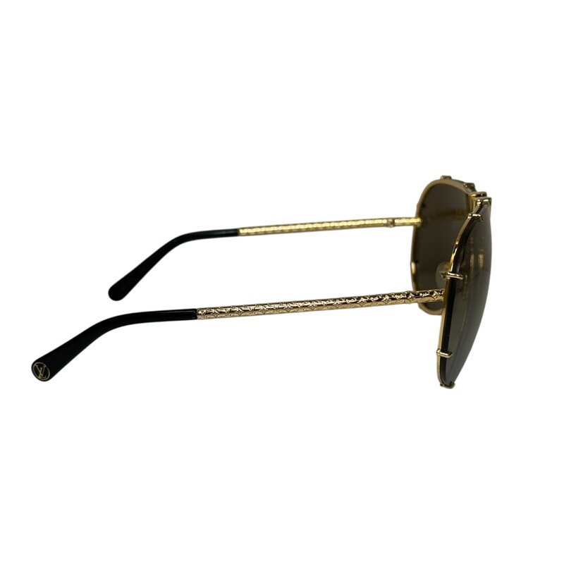 Louis Vuitton Aviator Drive Sunglasses<br />
<br />
Style Code:Z0897W<br />
<br />
In fair condition. Some scratching on the lenses and the hardware.<br />
<br />
Comes with the original dust cover. No box