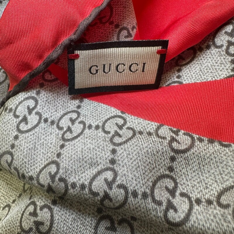 Gucci Rhombus Monogram Scarf<br />
<br />
In very good condition.<br />
<br />
Comes with the original dust bag. No box