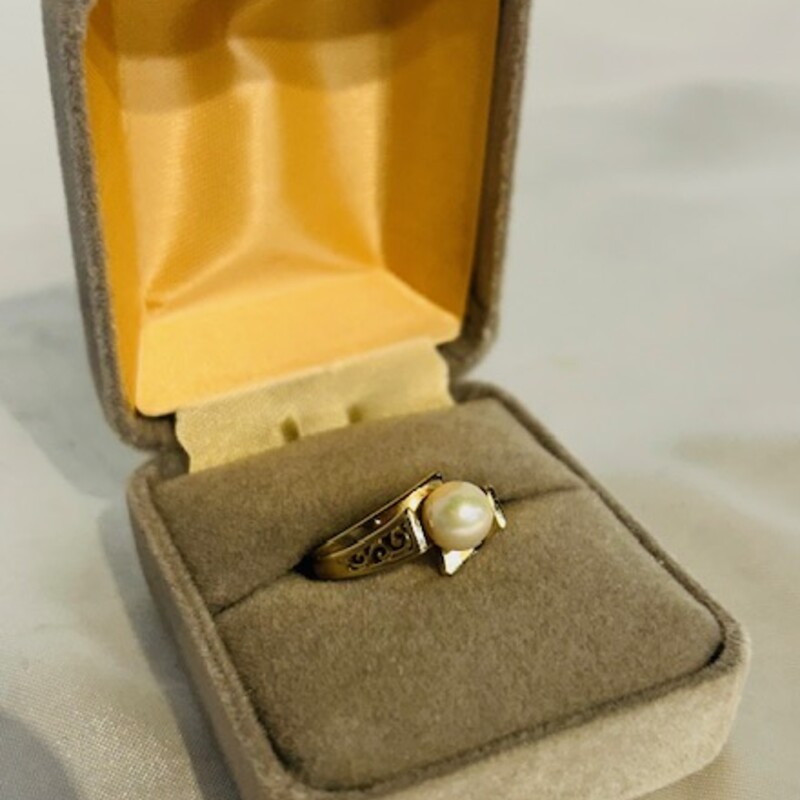 14k Plum Gold Pearl Ring