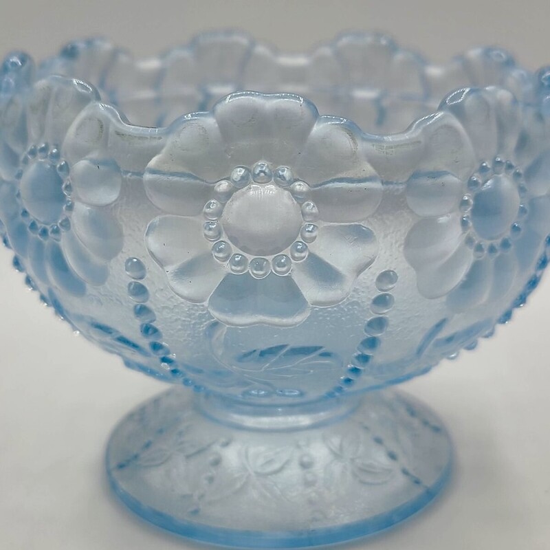 Fenton Daisy Flower Bowl