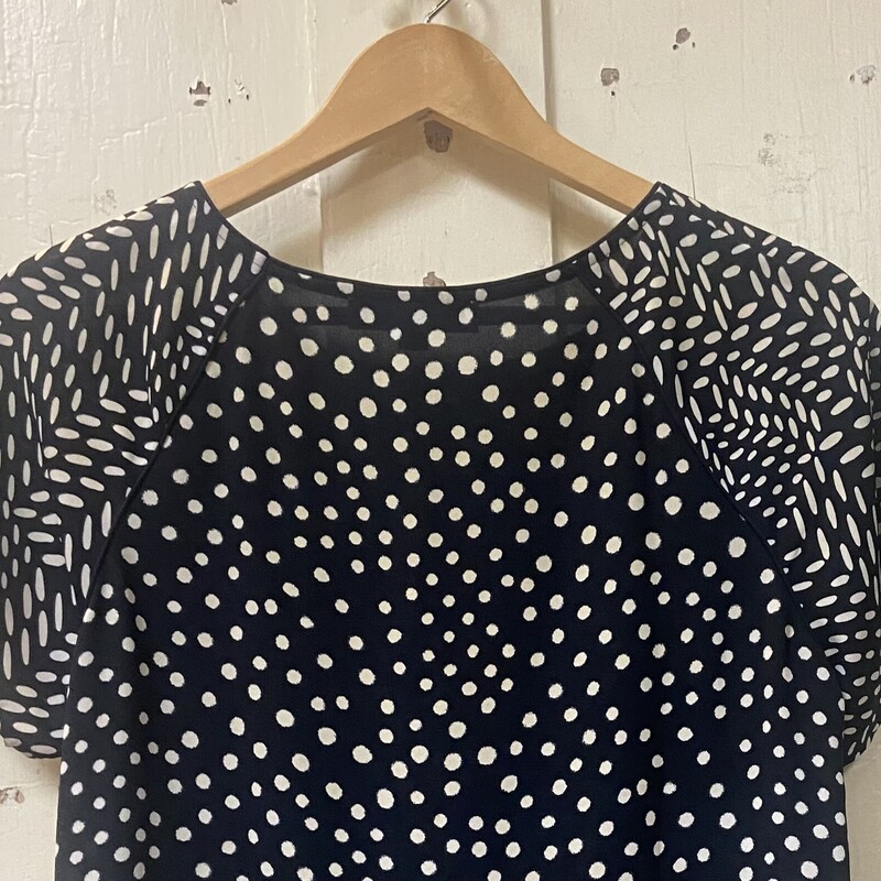 Nvy/Crm Pat SS Blouse<br />
Nvy/Crm<br />
Size: M R $49