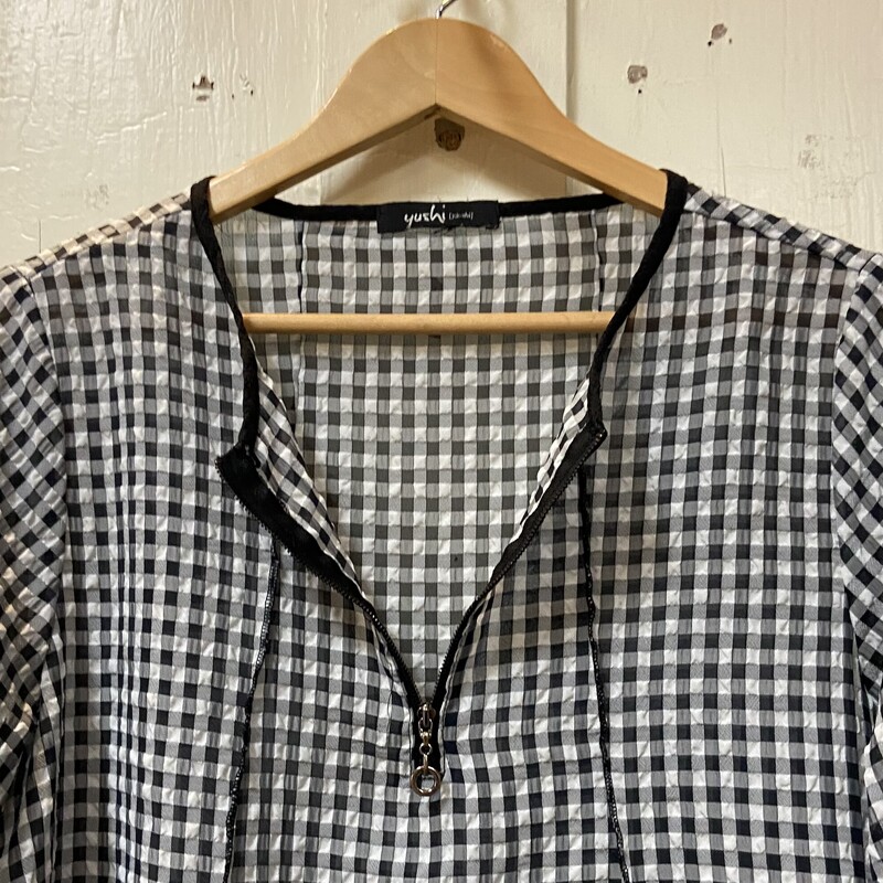 Blk/W Check Aline Top<br />
Blk/W<br />
Size: S/M R$89