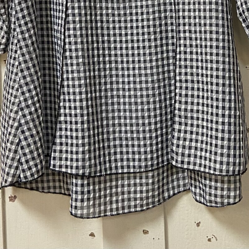 Blk/W Check Aline Top<br />
Blk/W<br />
Size: S/M R$89