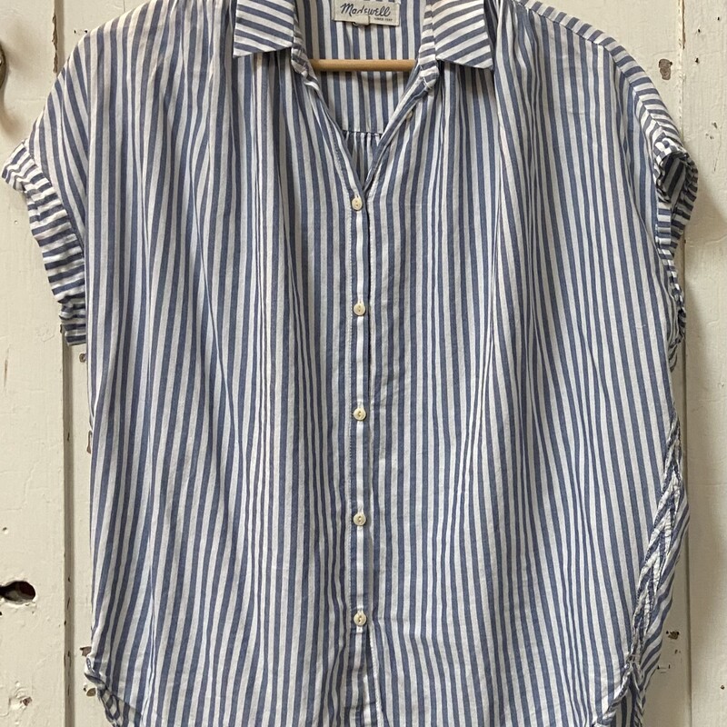 Blu/W Strip Bttn Shirt<br />
Blu/W<br />
Size: S R $78