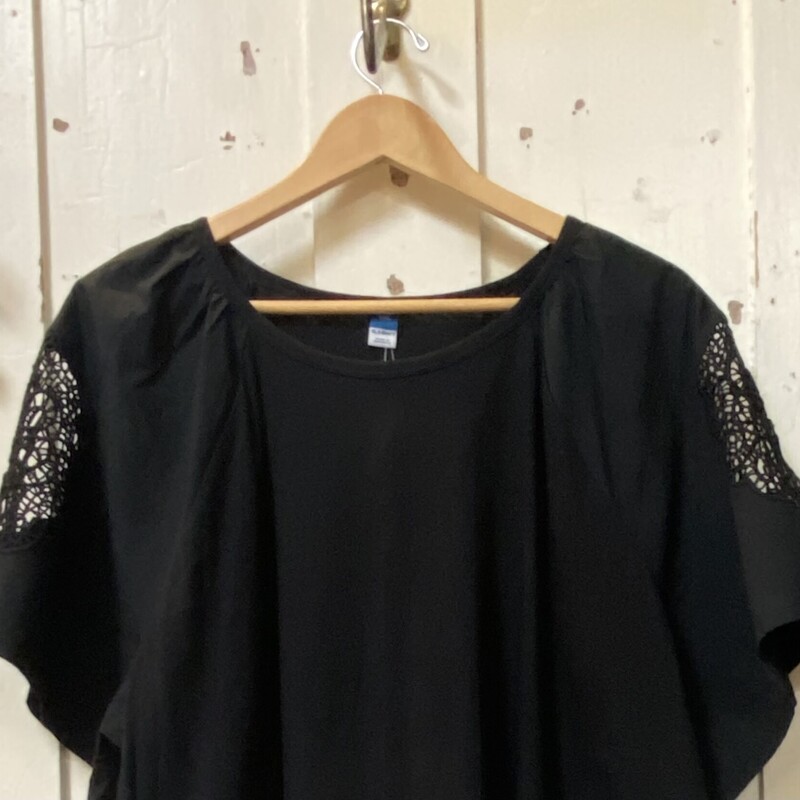 NWT Blk Eyelet Top