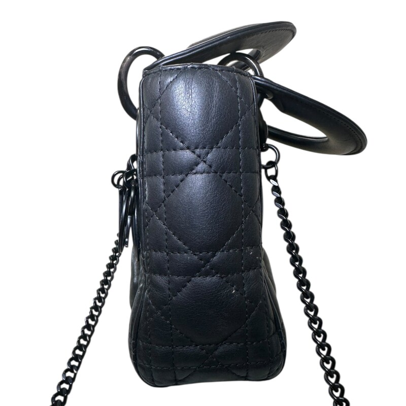 Dior Lady Dior Black Ultramatte Cannage Calfskin Mini

Serial Code:15- BO-1119

Dimensions: 6.5 L  x 6 H  x 3 W inches

In good condition. Wear and fading of the hardware throuhgout the bag. Interior marks and stains.

Comes with the original dust bag. No Box.