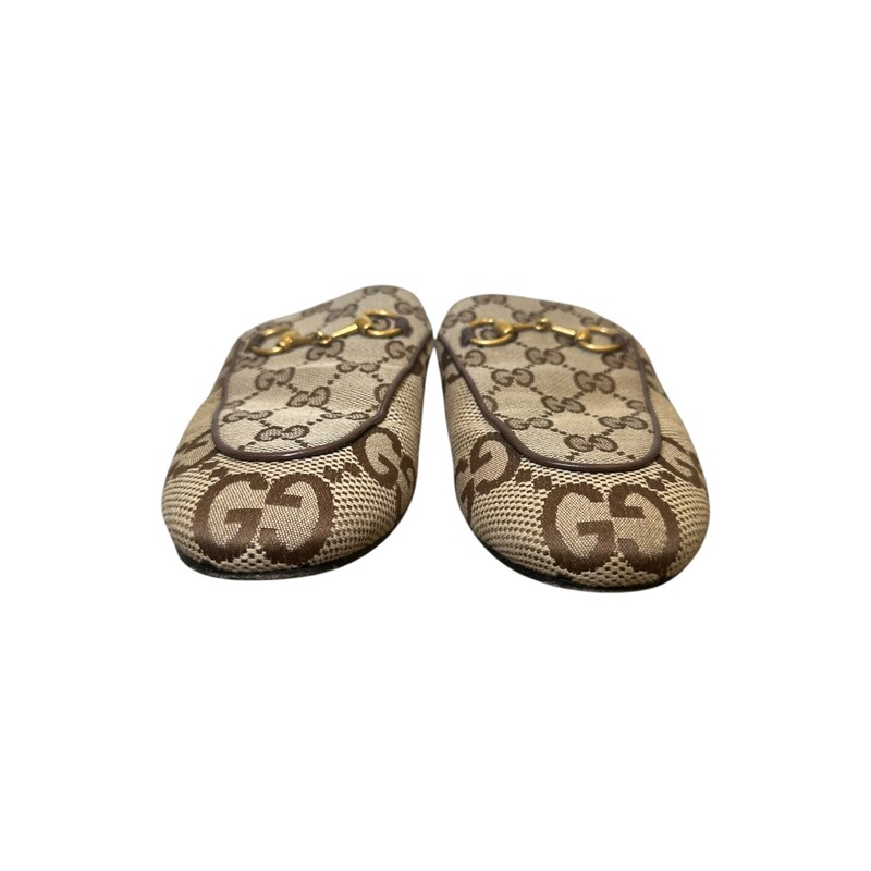 Gucci Princeton Horsebit Monogram Loafer Slides

Size: 35.5

Code: 475094

In very good condition.  Wear to the bottom soles. Light creasing to the upper material.

Does not come with the original dust bag or box.