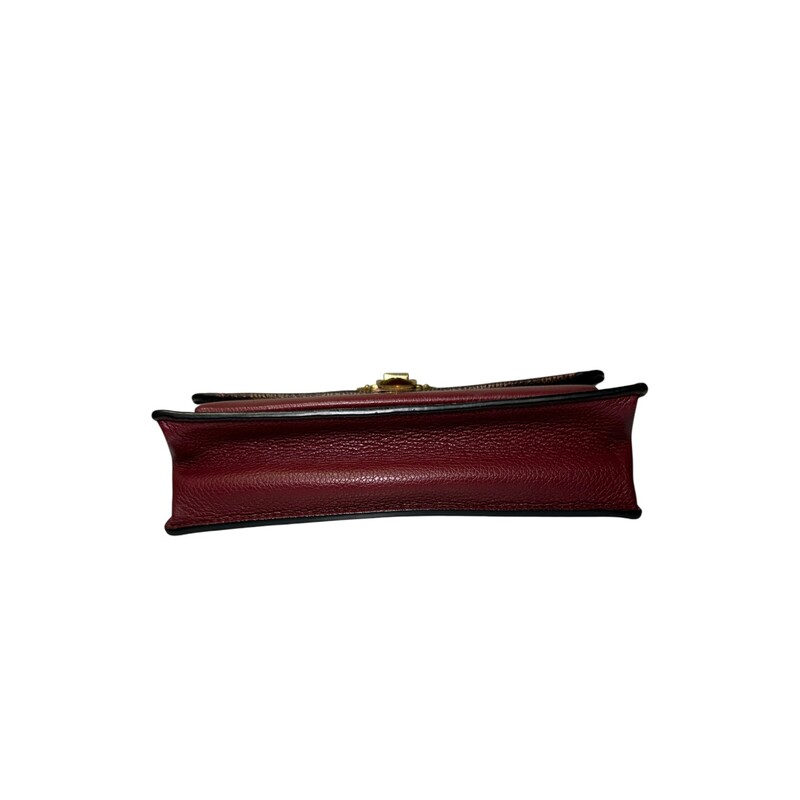 Louis Vuitton Vavin Wallet On A Chain<br />
<br />
Date Code: CA422O<br />
<br />
Dimensions: 8L X 5 H inches<br />
<br />
In good condition. Some tranishing and scratches on the hardware.<br />
<br />
Does not come with the orignial dust bag or box.