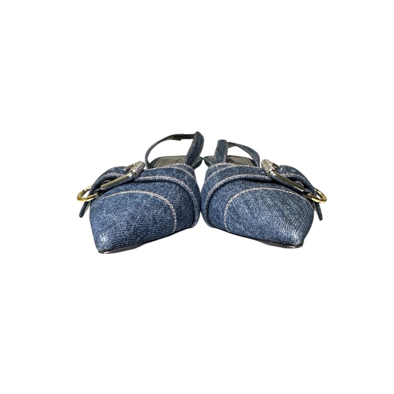 Givenchy Voyou Buckle Denim Sling Back

Size 42

Code: DY4204

In very good condition. Light wear to the heels.

Does not come with the original dust bag or box.