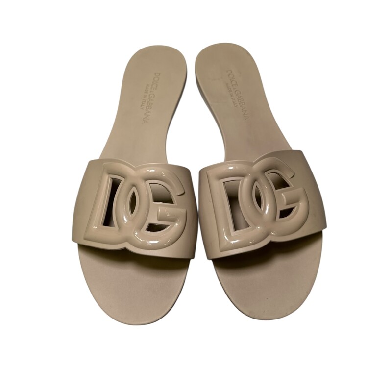 D&G Rubber Tan Sandals<br />
<br />
Size: 37<br />
<br />
In very good condition. Light scuffs.<br />
<br />
Does not come with the original dust bag or box.