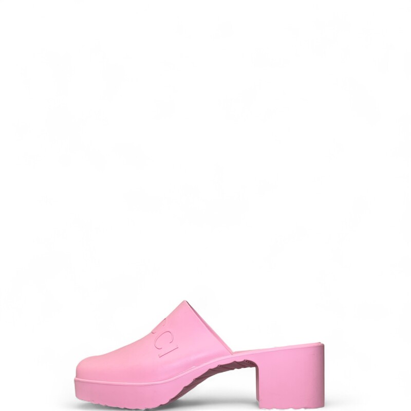 Gucci Slip On Mules Heels

Size: 37

In very good condition. Light scuffs to the rubber.

Does not come with the original dus tbag or box.