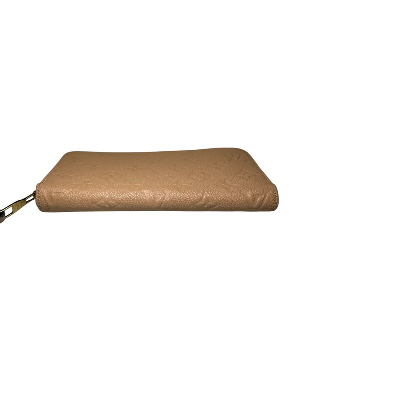 Louis Vutiton Empriente Beige Zippy Wallet

Date Code: Sp 1135

Dimensions: 7 L x 5 H inches

In excellent condition. Like new.