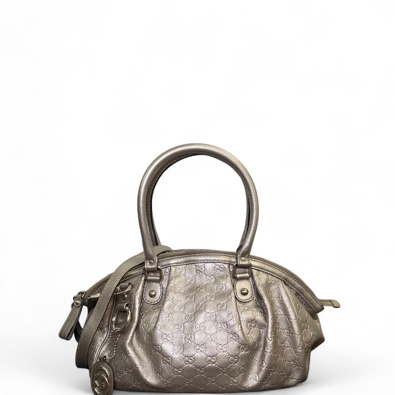 Gucci GG Gold Sukey Tote with Crossbody Strap

Style Code: 223974 525040

Dimensions:14W x 11.5H x 5D

In very good condition. Some minor marks on the leather and s  very minor mark inside the interior.

Does not come wit h original dustr bag or box.