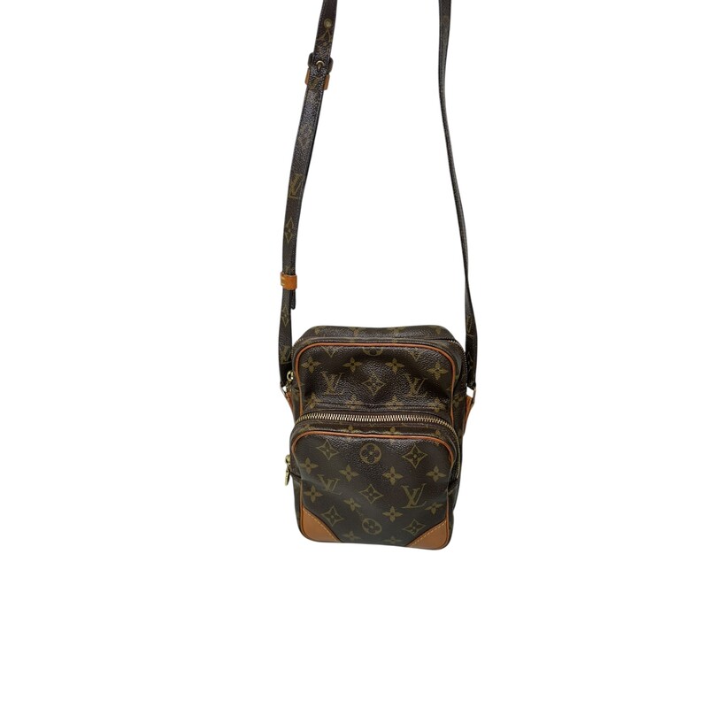 Louis Vuitton Amazone Monogram  PM Bag

Date Code:TH1001

Dimensions: 7L x 9 H inches

In very good condition. Some natural patina of the leather and some minor wear inside the interior.

Does not come with original dust bag or box.