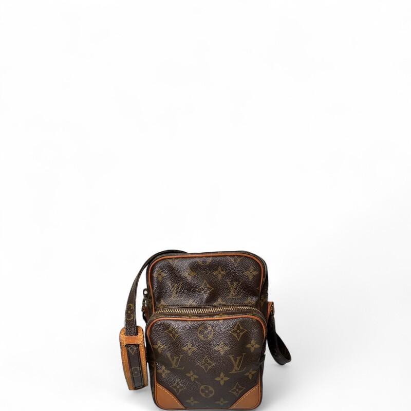 Louis Vuitton Amazone Monogram  PM Bag

Date Code:TH1001

Dimensions: 7L x 9 H inches

In very good condition. Some natural patina of the leather and some minor wear inside the interior.

Does not come with original dust bag or box.