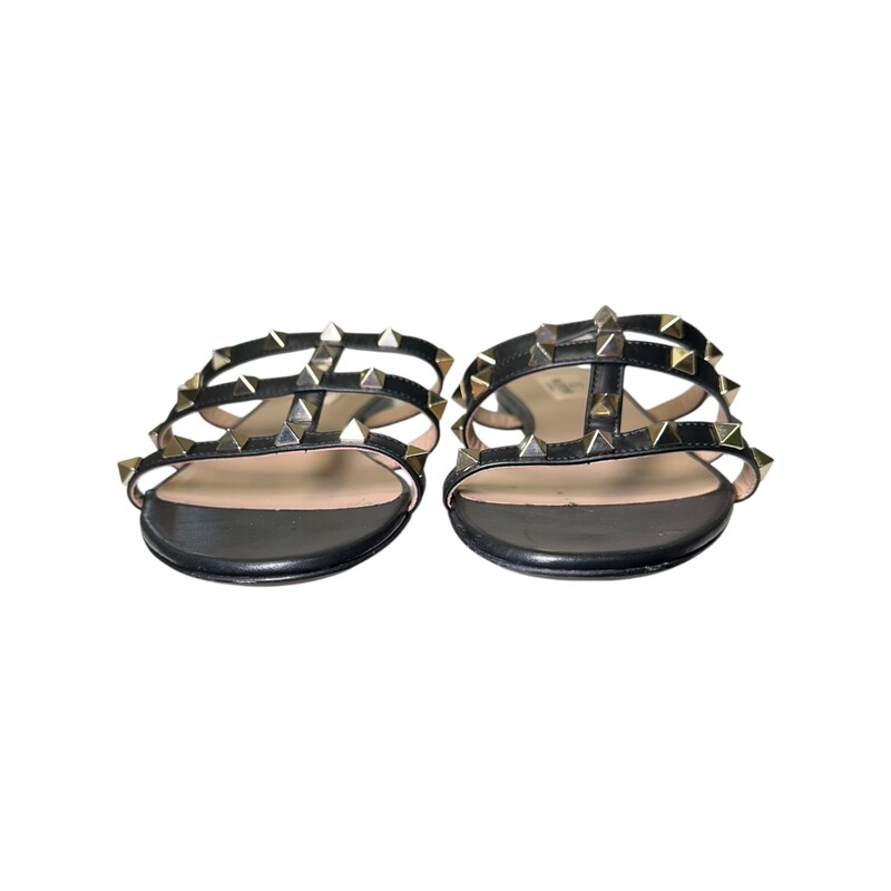 Valentino Rockstud Leather Slides<br />
<br />
Size: 37<br />
<br />
In very good condition. Minor mark on bottom soles.<br />
<br />
Does not come with original dust bag or box.