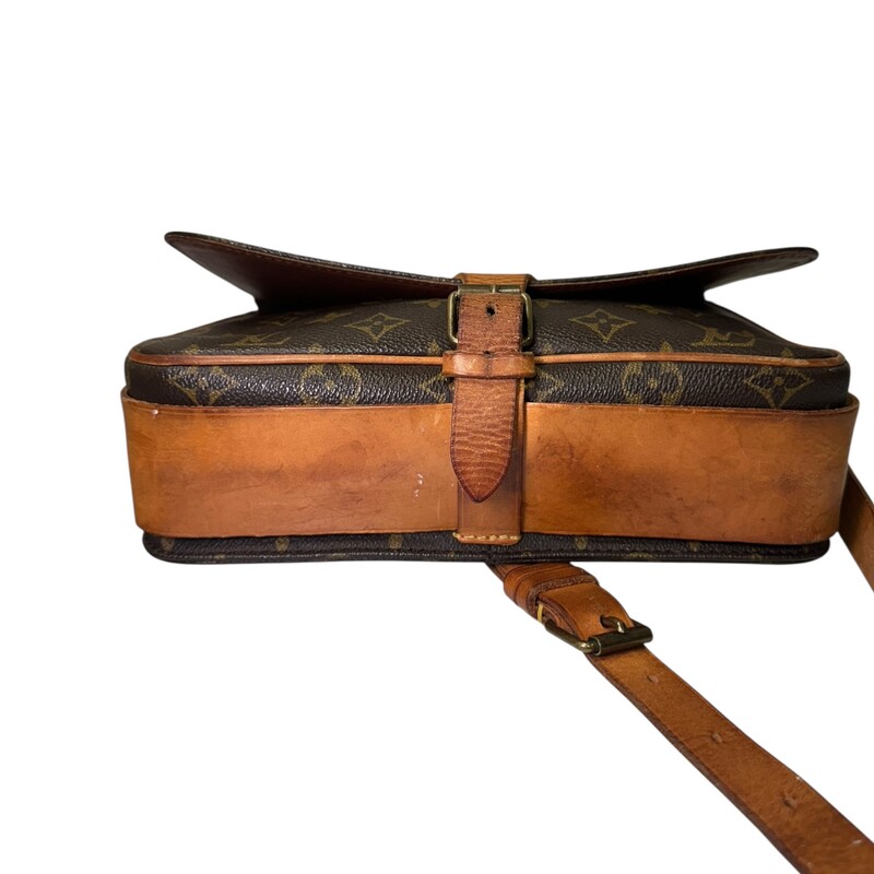 Lousi Vuitton Vintage Cartouchiere Monogram Crossbody<br />
<br />
Dimensions: 10 L x 8 H inches<br />
<br />
In very good condition. Some marks on the leather.<br />
<br />
Does not come with original dust bag or box.